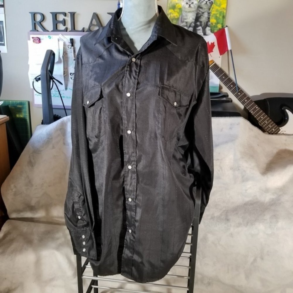 Roper Black Button-Down w/ Pockets & Pearl Snaps